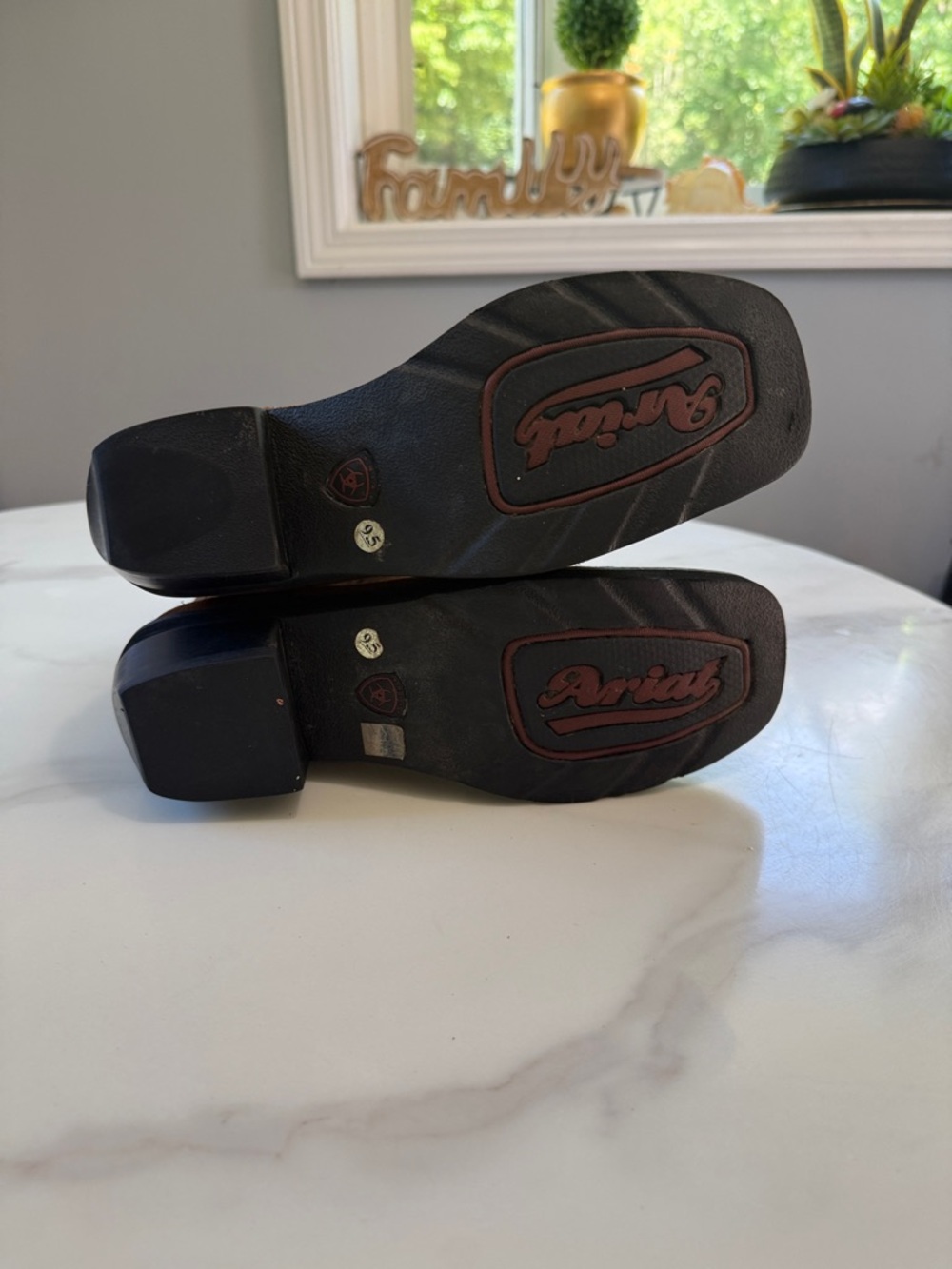 Ariat cowboy boots - Picture 12 of 12